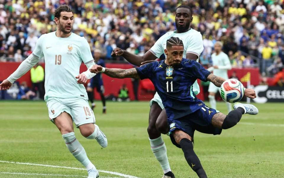 拉菲尼亚伤停五周成巴萨重大损失,赛前带伤出战自负其责